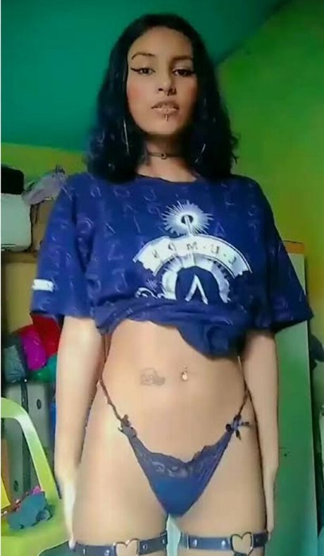 euubeeaa nude model image