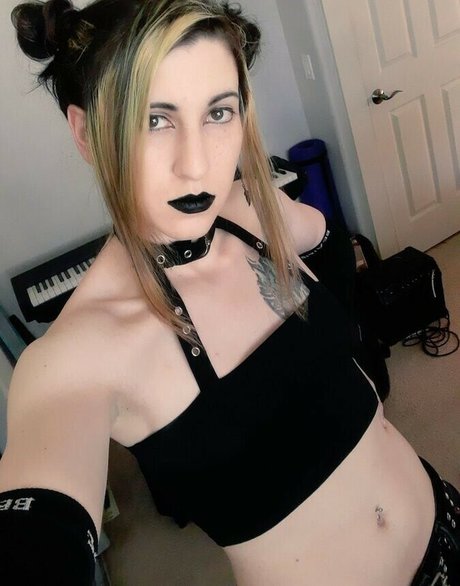 Devi Dionne hd model pictures