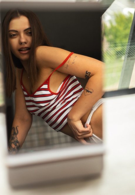 aelmiramirae model free image