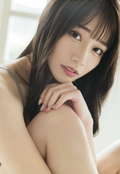 Saika Kawakita sexy model pictures