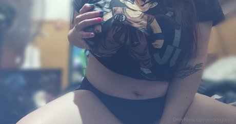 morriganliz model naked picture