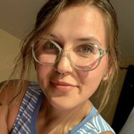 eeekerie nude model archive