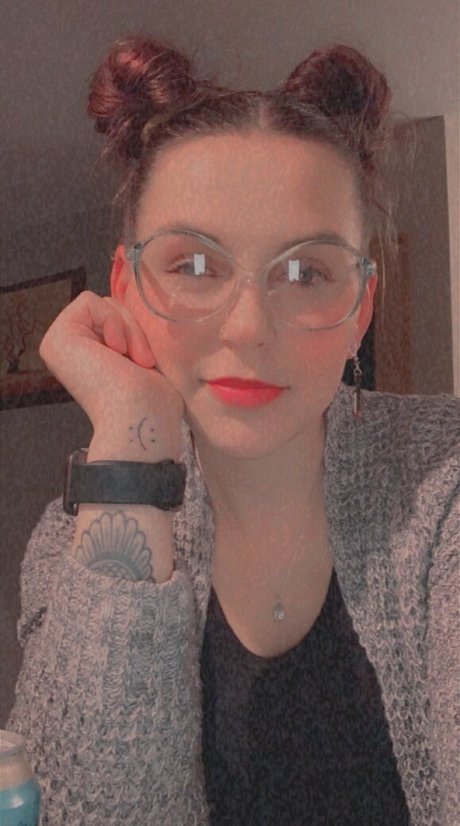 eeekerie naked model photos