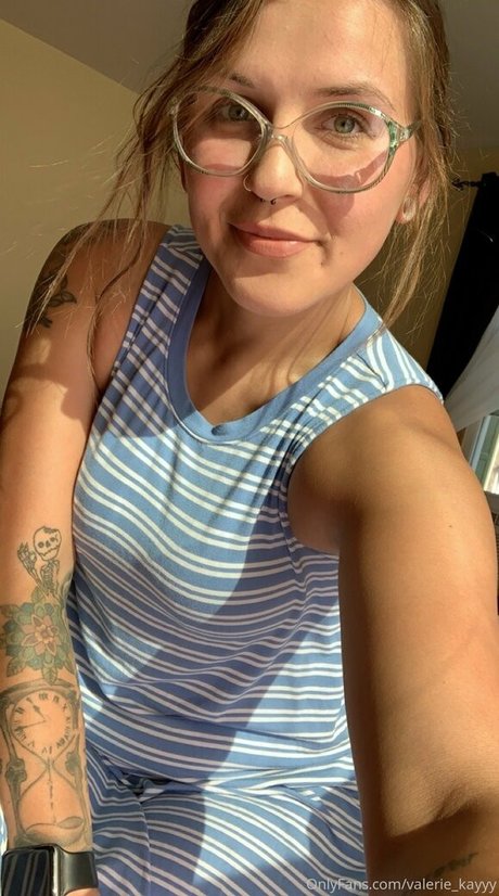 eeekerie porn model picture