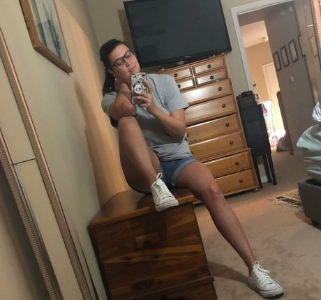 tallnerdywoman top star pic