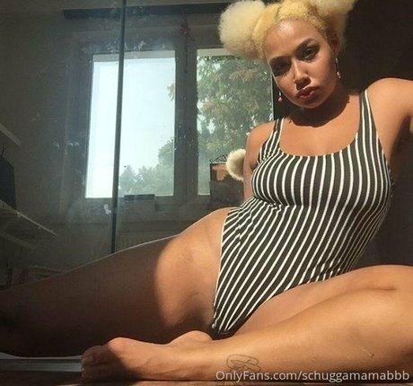 schuggamamabbb nudes model image