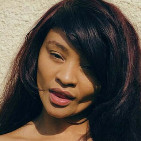 Arrie Cakes art model pic