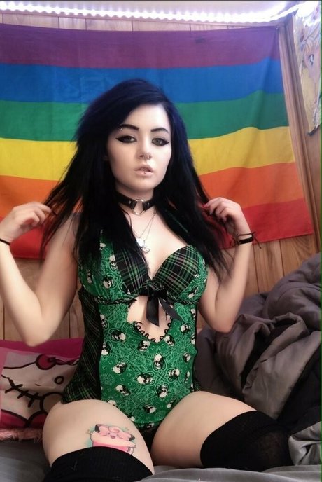 MollyRot star pornographic picture