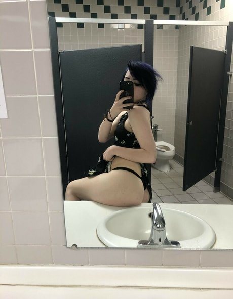 MollyRot hd actress images