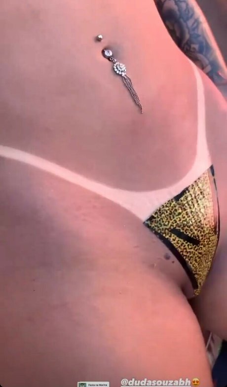 Eduarda Souza model photo