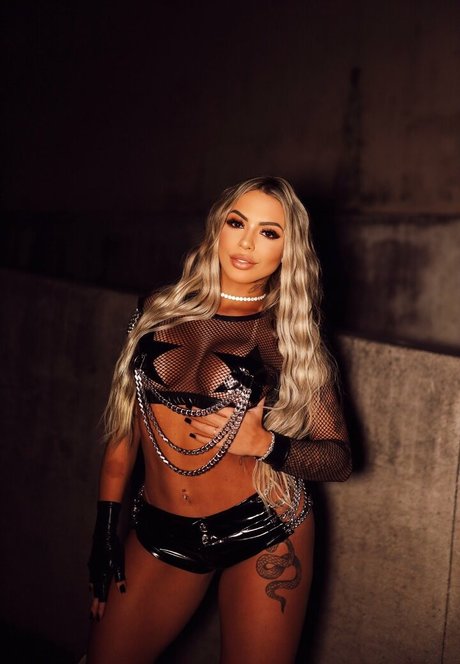 Eduarda Souza sexy star picture