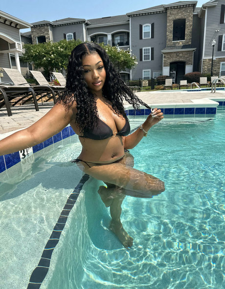 baddiejoyy nude pornstar archive