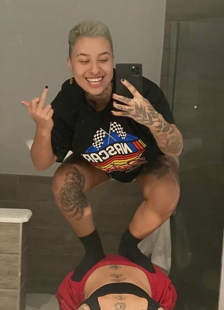 _Leovenus star sexy pics