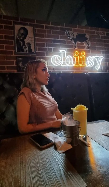 Alexiagwen model art archive