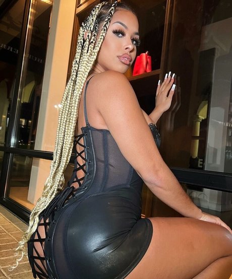 Amira Khalil top star picture