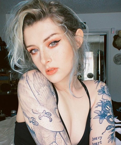 Mothica pornographic model picture