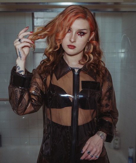 Mothica nudes actress images