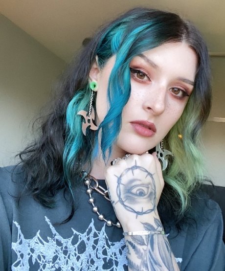 Mothica xxx star image