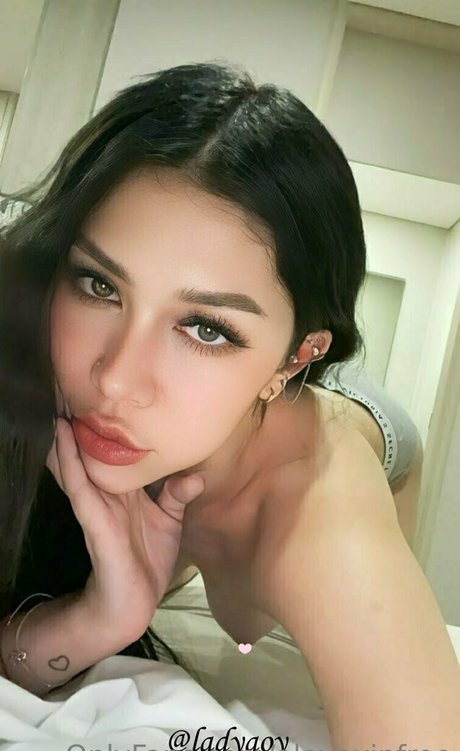 alexavinfree star top pic