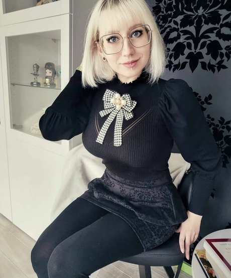 Methvespertine xxx model photo