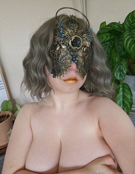 Naomioop high quality actress pics