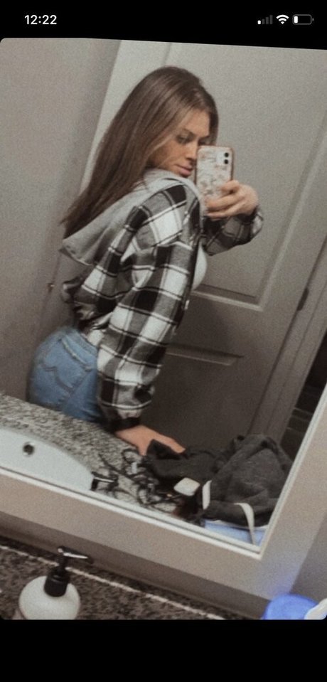 Sara Civian sex star img