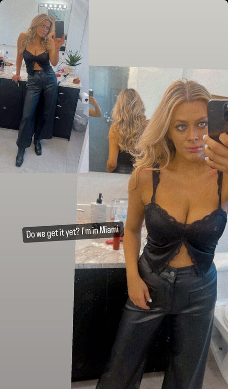 Sara Civian perfect pornstar pics