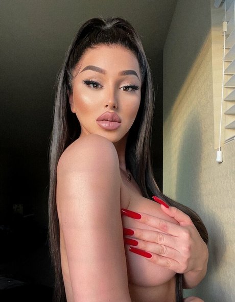 La Demi hd star image