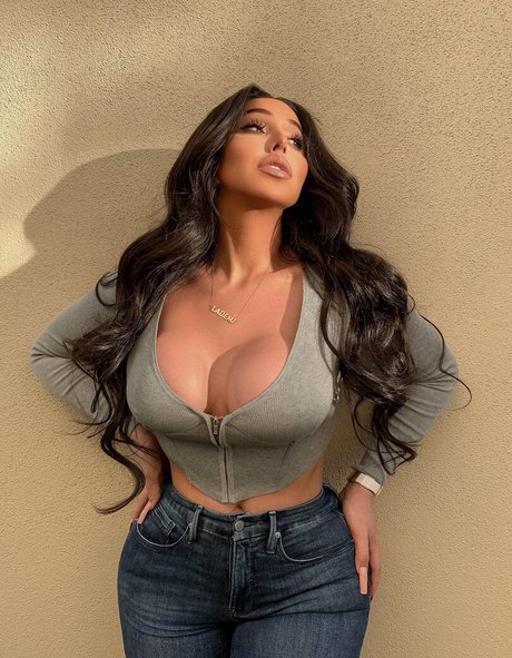 La Demi model high quality pic