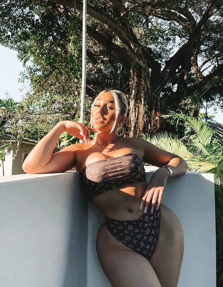 La Demi art star pictures