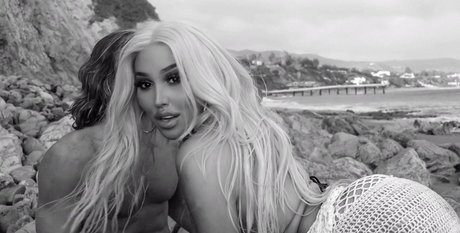 La Demi model high quality pics