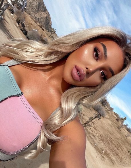 La Demi art model img