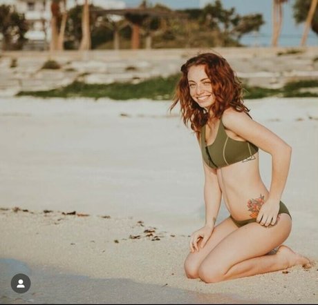 Brylee Williamson model art galleries