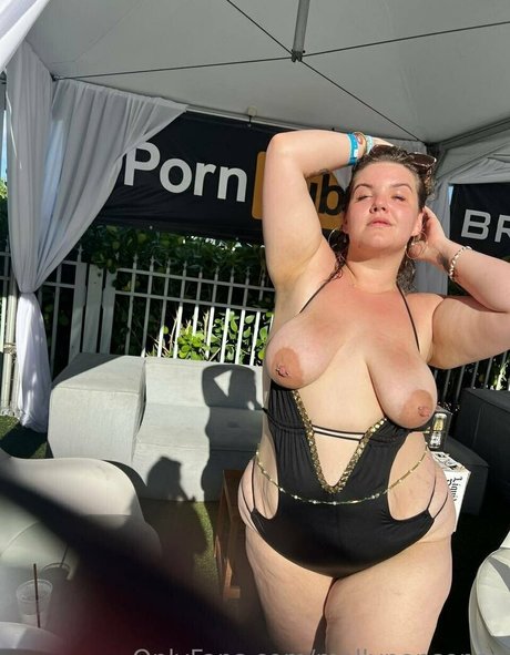 mollynonsense star beautiful pic