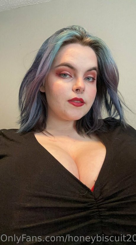 honeybiscuit20 star naked pic