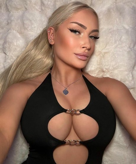 lu isaa nudes model pics