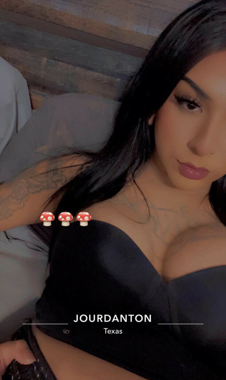 Mia Rivas model pretty pic