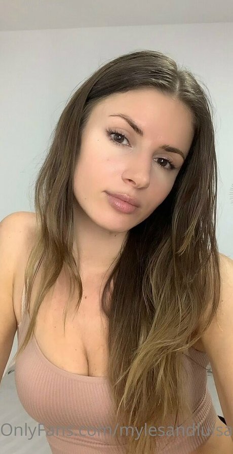 luu iiza hot star gallery