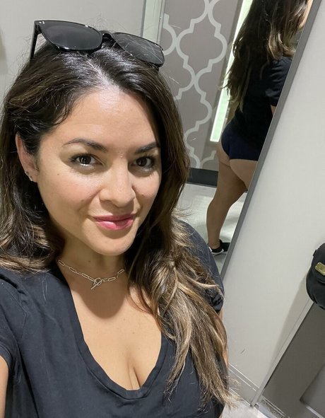 Bella Paz hot star galleries