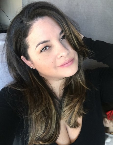 Bella Paz naked model image