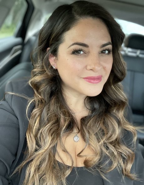 Bella Paz star high quality pictures