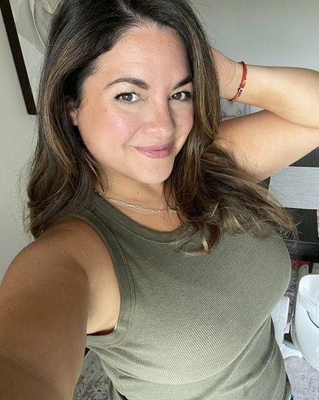 Bella Paz star nude images