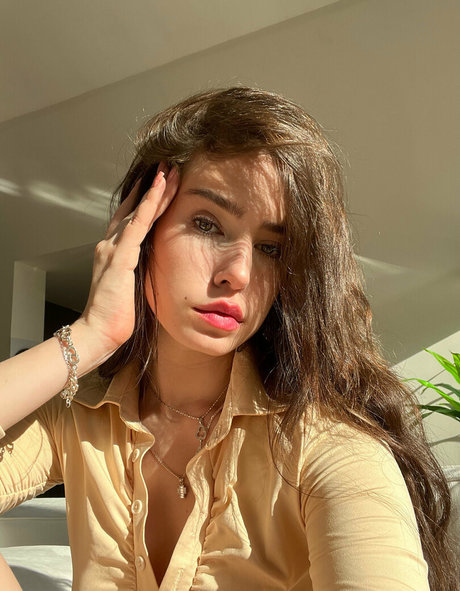 your elli adult actress pictures