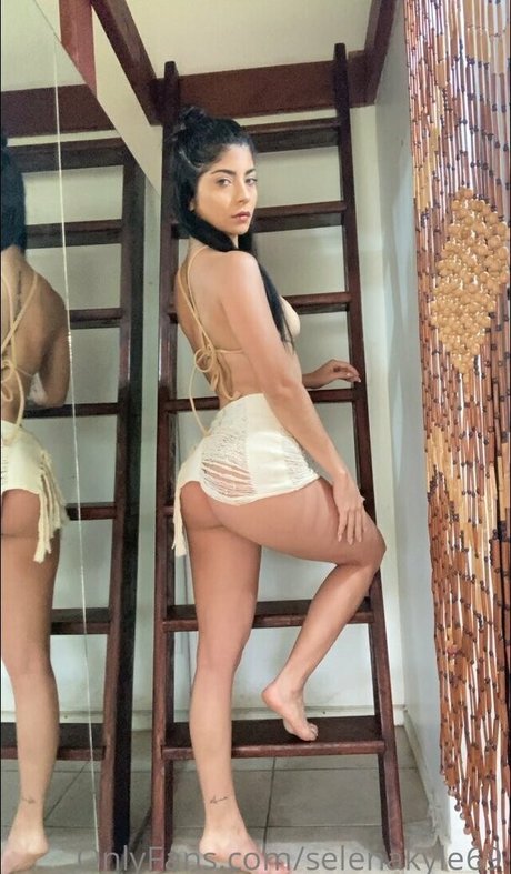 selenakyle69 high quality model picture