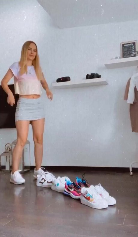 Chrissy xoxo naked pornstar photo