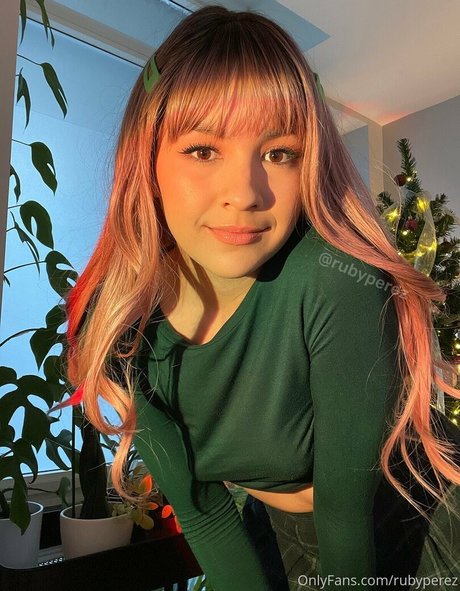 creamyruby naked star img