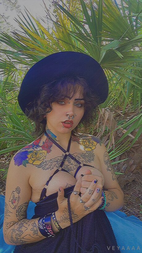 Veyavilla star naked photos