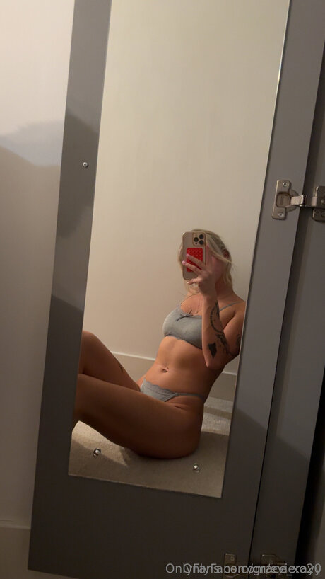 Evierayy model top photos