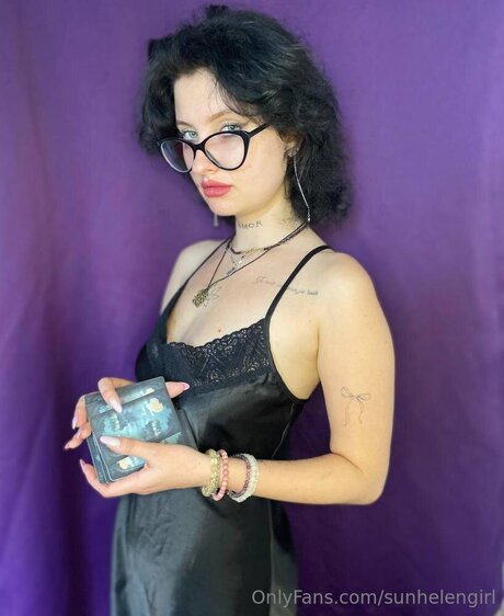 Sunhelengirl model pornographic images