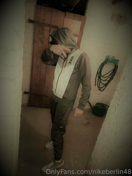 Nikeberlin48 naked star photo